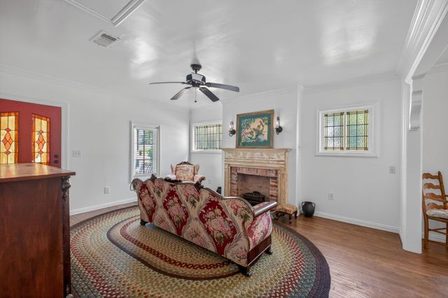 112 E Market Street, Fayetteville, TX 78940