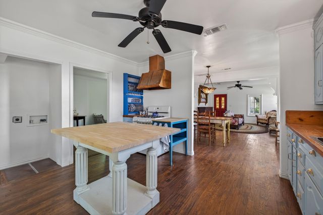 112 E Market Street, Fayetteville, TX 78940