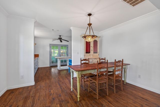 112 E Market Street, Fayetteville, TX 78940