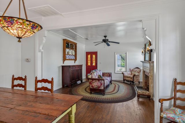 112 E Market Street, Fayetteville, TX 78940