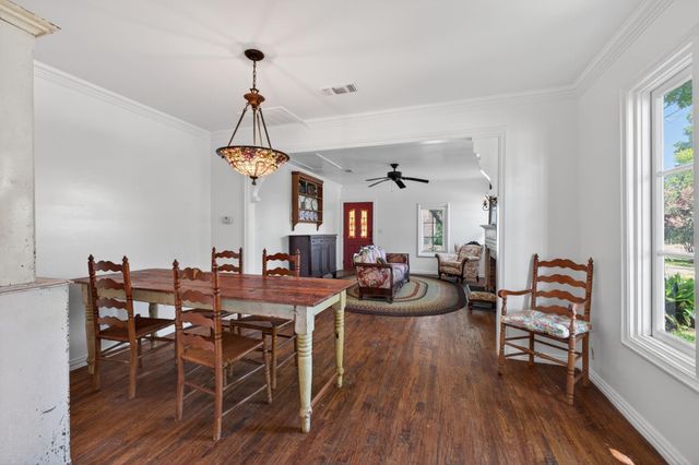112 E Market Street, Fayetteville, TX 78940