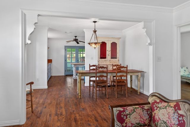 112 E Market Street, Fayetteville, TX 78940