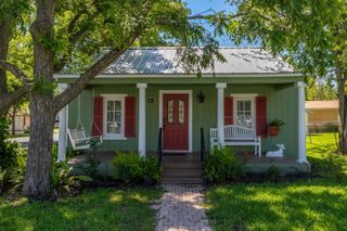 112 E Market Street, Fayetteville, TX 78940