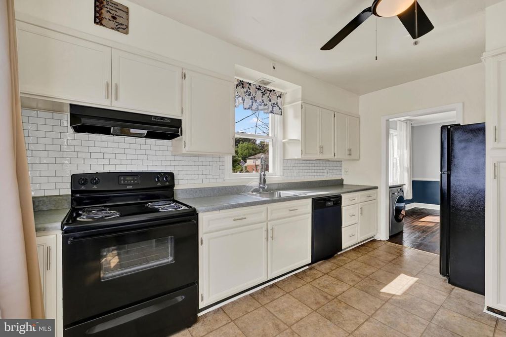 Image 10 of property listing at 3655 FOREST GARDEN AVE, Baltimore, MD 21207