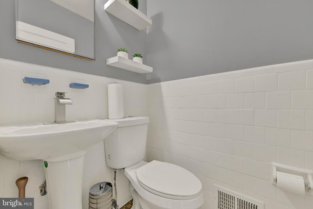 Image 12 of property listing at 3655 FOREST GARDEN AVE, Baltimore, MD 21207