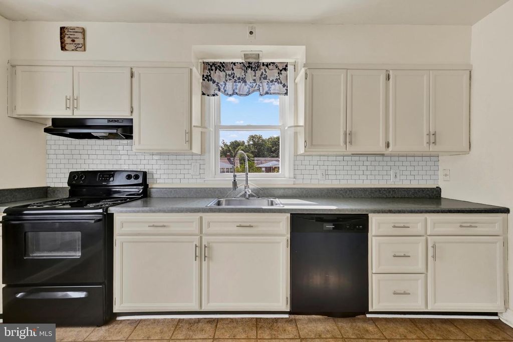 Image 8 of property listing at 3655 FOREST GARDEN AVE, Baltimore, MD 21207