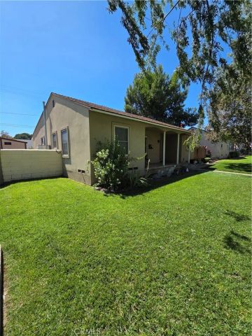 863 N 9th Avenue, Upland, CA 91786