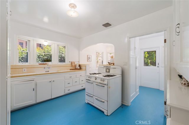 1964 Palmerston, Los Angeles, CA 90027