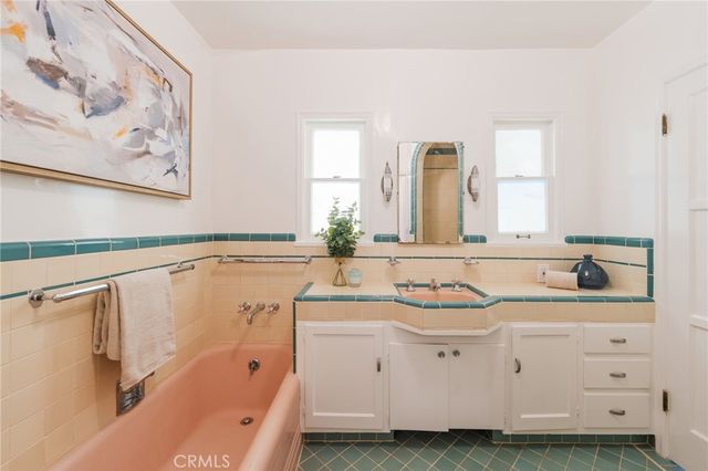 1964 Palmerston, Los Angeles, CA 90027