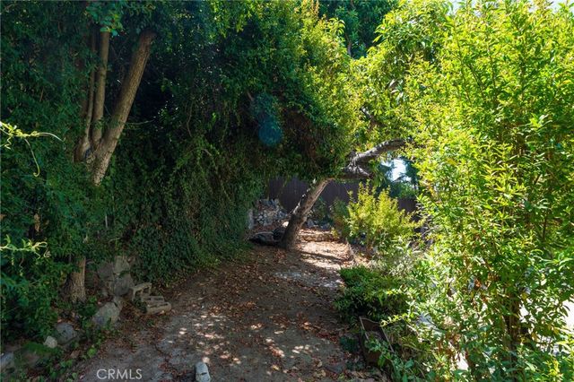 1964 Palmerston, Los Angeles, CA 90027