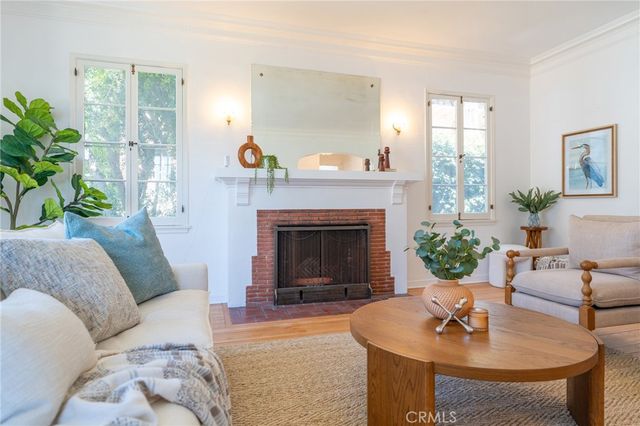 1964 Palmerston, Los Angeles, CA 90027