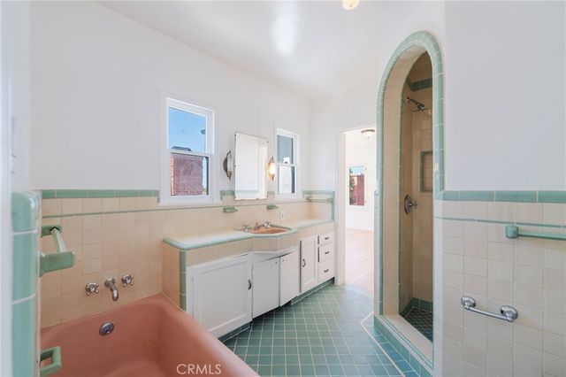 1964 Palmerston, Los Angeles, CA 90027