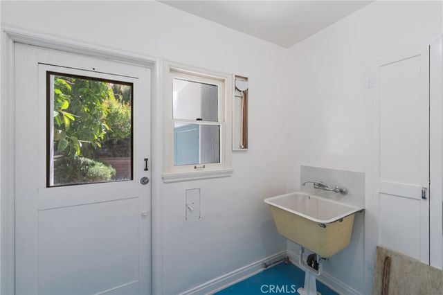1964 Palmerston, Los Angeles, CA 90027