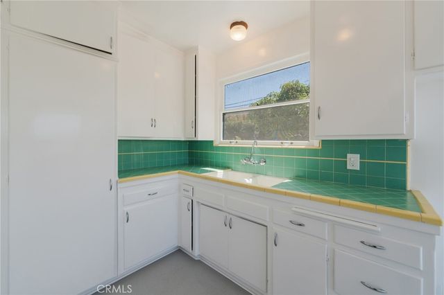 1964 Palmerston, Los Angeles, CA 90027