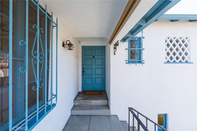 1964 Palmerston, Los Angeles, CA 90027