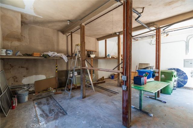 1964 Palmerston, Los Angeles, CA 90027