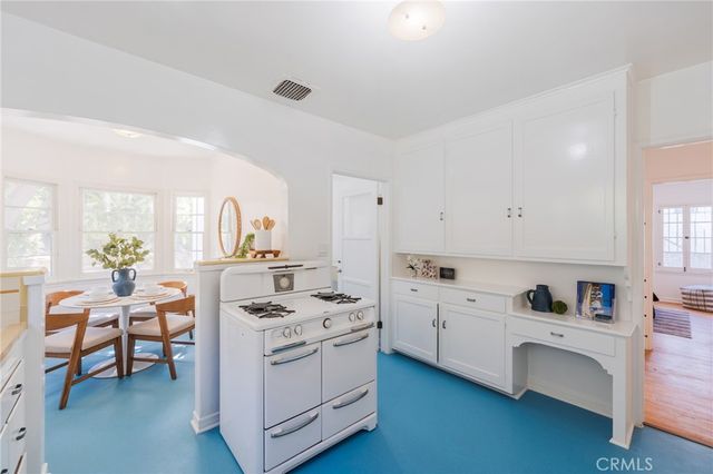 1964 Palmerston, Los Angeles, CA 90027