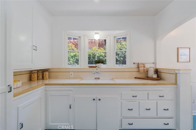 1964 Palmerston, Los Angeles, CA 90027
