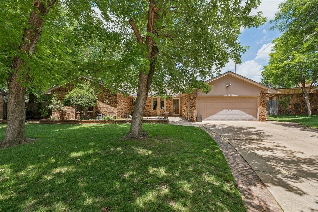 1629 Exeter Court, Oklahoma City, OK 73159