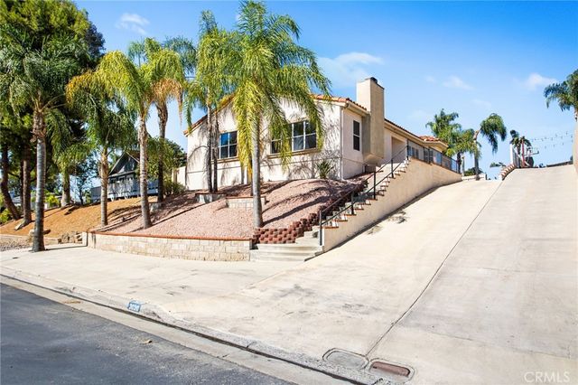 30310 Spray Drive, Canyon Lake, CA 92587