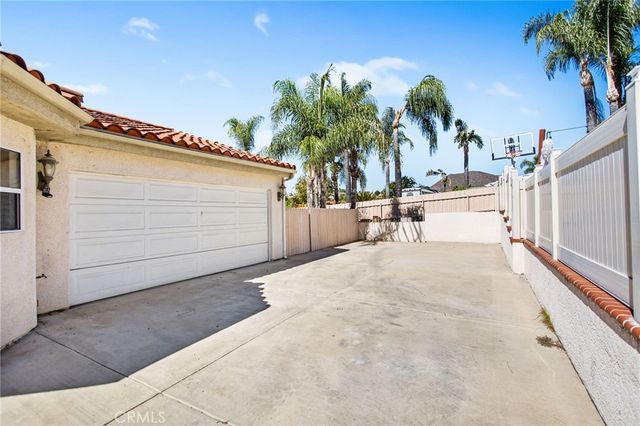 30310 Spray Drive, Canyon Lake, CA 92587