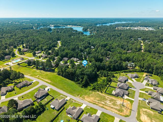 26 W Donnington Court, Hattiesburg, MS 39402