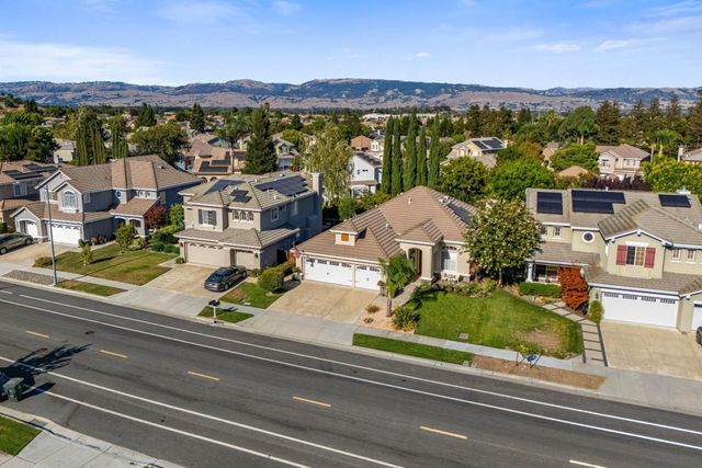 9520 Rancho Hills Drive, Gilroy, CA 95020