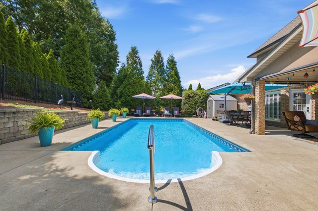 113 N Country Club Dr, Hendersonville, TN 37075