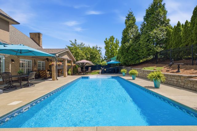 113 N Country Club Dr, Hendersonville, TN 37075