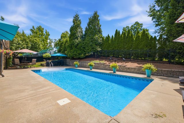 113 N Country Club Dr, Hendersonville, TN 37075