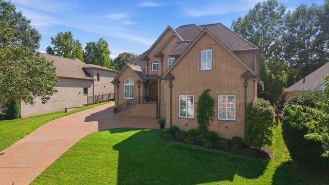 113 N Country Club Dr, Hendersonville, TN 37075