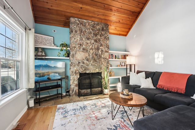 758 Chandler Road, Gurnee, IL 60031