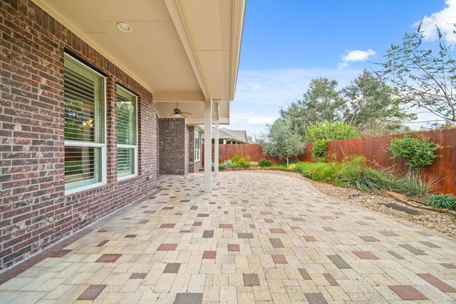 2417 E Tuschman, Pearland, TX 77581