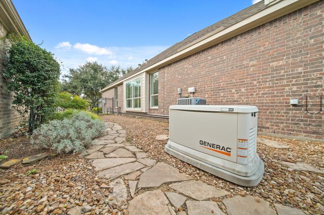 2417 E Tuschman, Pearland, TX 77581