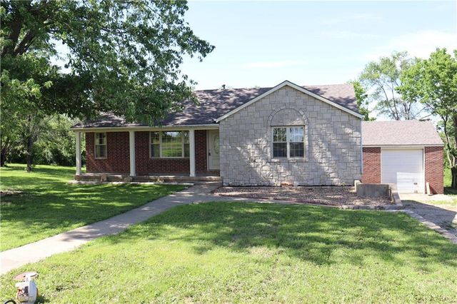 17568 Kansas Avenue, Tonganoxie, KS 66086
