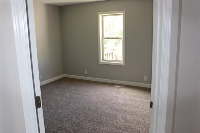 17568 Kansas Avenue, Tonganoxie, KS 66086