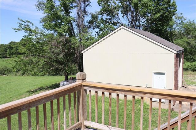 17568 Kansas Avenue, Tonganoxie, KS 66086