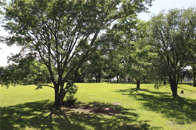 17568 Kansas Avenue, Tonganoxie, KS 66086