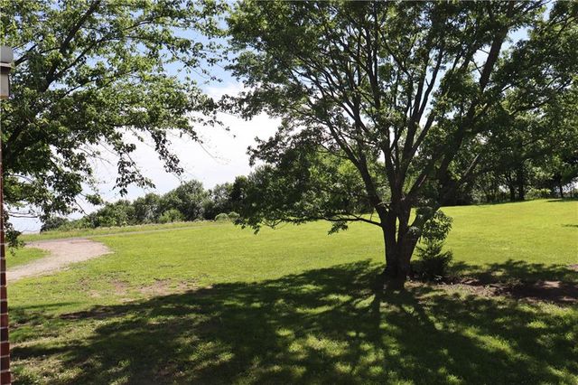 17568 Kansas Avenue, Tonganoxie, KS 66086