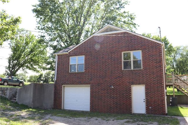17568 Kansas Avenue, Tonganoxie, KS 66086