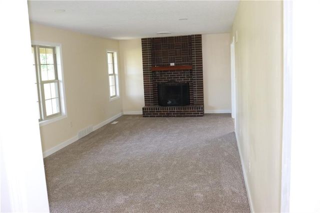 17568 Kansas Avenue, Tonganoxie, KS 66086