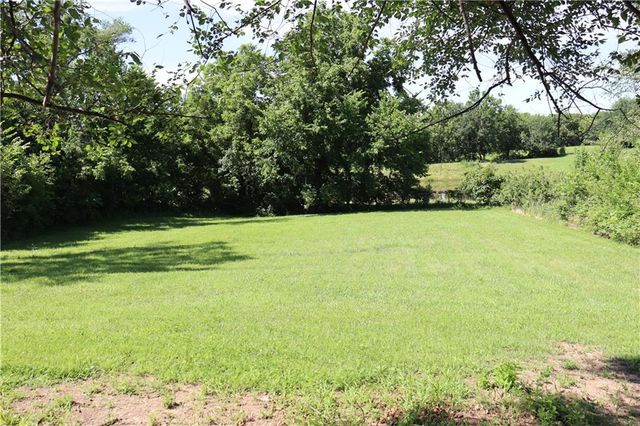 17568 Kansas Avenue, Tonganoxie, KS 66086