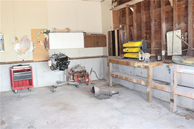 17568 Kansas Avenue, Tonganoxie, KS 66086