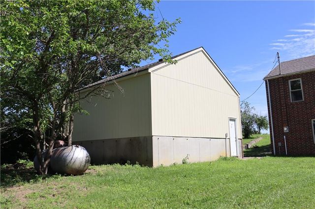 17568 Kansas Avenue, Tonganoxie, KS 66086