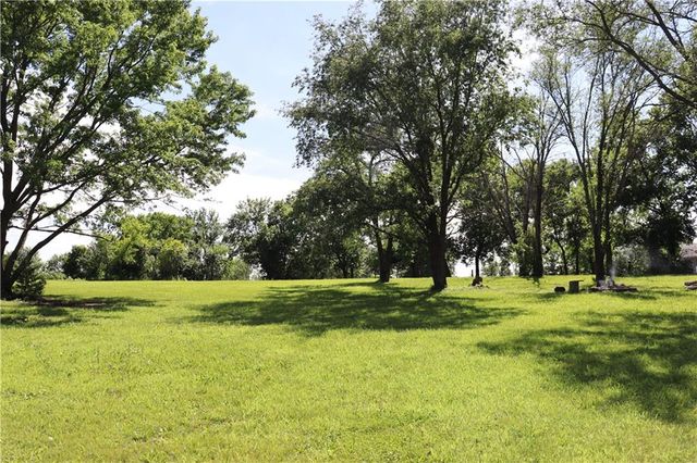 17568 Kansas Avenue, Tonganoxie, KS 66086