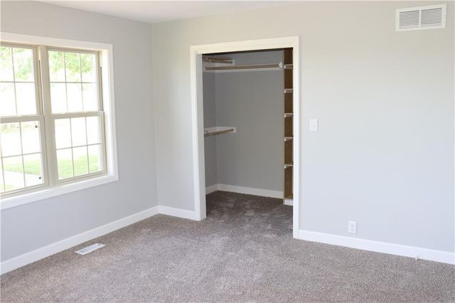 17568 Kansas Avenue, Tonganoxie, KS 66086