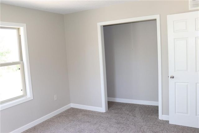 17568 Kansas Avenue, Tonganoxie, KS 66086