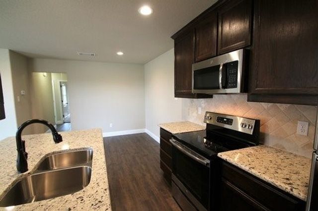 160 Crossbow Court, Weatherford, TX 76088