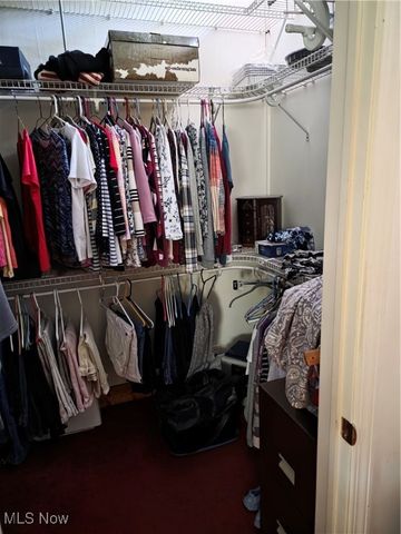 2133 Silver Fox Lane NE, Warren, OH 44484