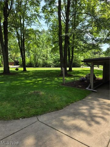 2133 Silver Fox Lane NE, Warren, OH 44484